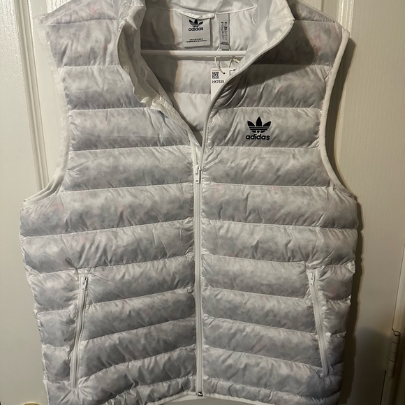 Adidas Originals Sleeveless Puffer Vest Men's Large HK7539 ESS+ SUST Vest Jacket - Picture 3 of 7